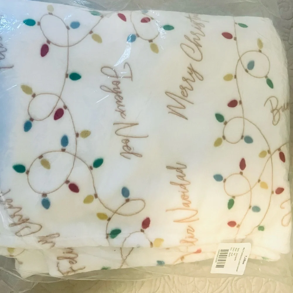 Cupcakes and Cashmere White Large Oversized 60x70 Throw Merry Christmas Lights🎄